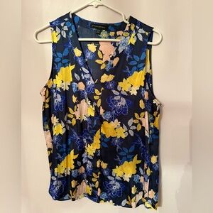 Banana Republic Blue Floral sleeveless blouse 💎✨